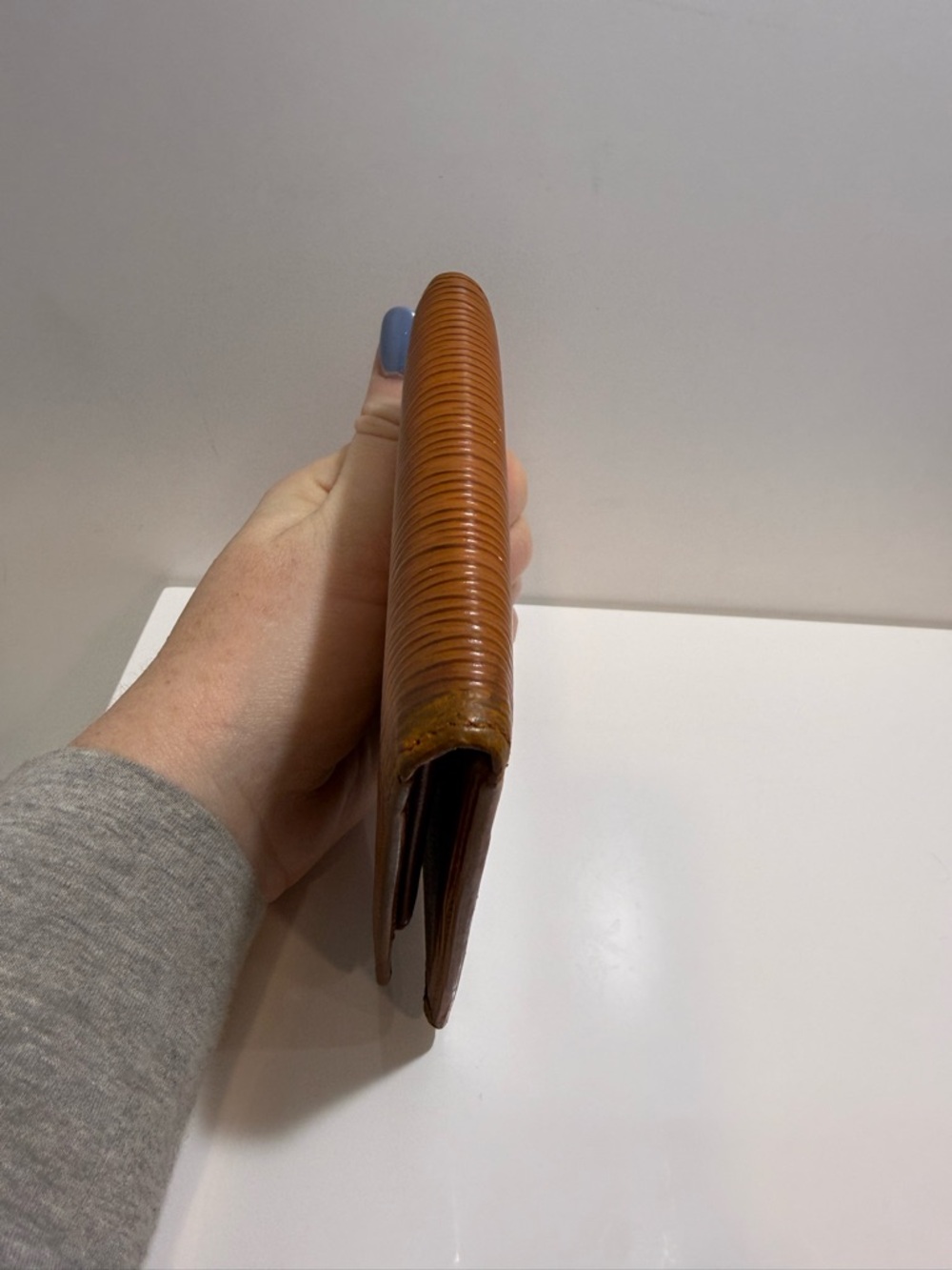 Louis Vuitton Tan Epi Leather Men's Wallet - Picture 3 of 9